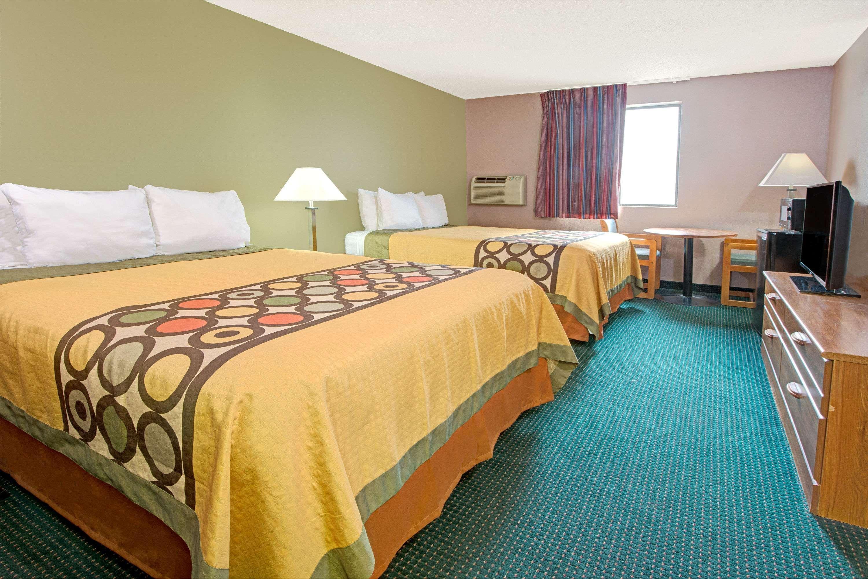 Super 8 By Wyndham Eureka/Six Flags Nearby Ξενοδοχείο Εξωτερικό φωτογραφία