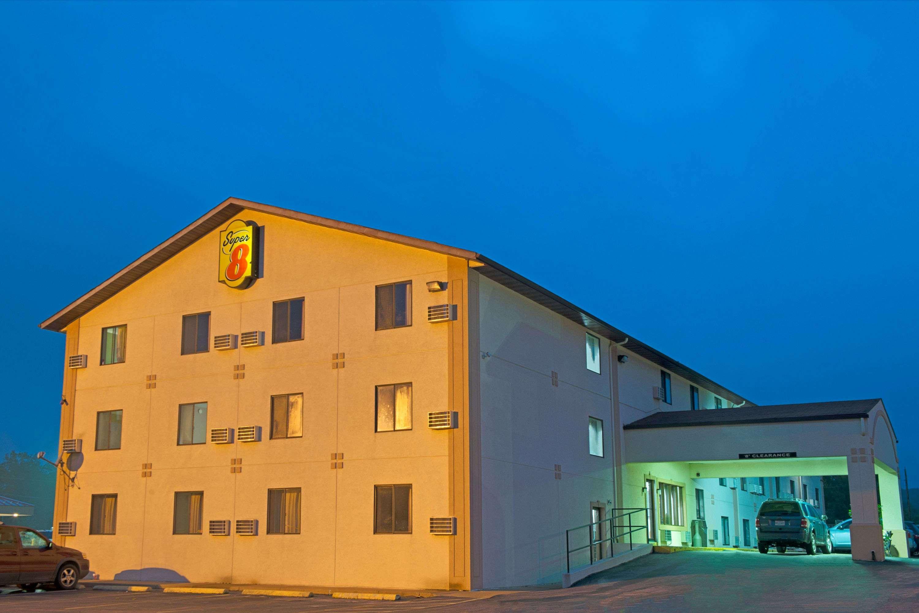 Super 8 By Wyndham Eureka/Six Flags Nearby Ξενοδοχείο Εξωτερικό φωτογραφία