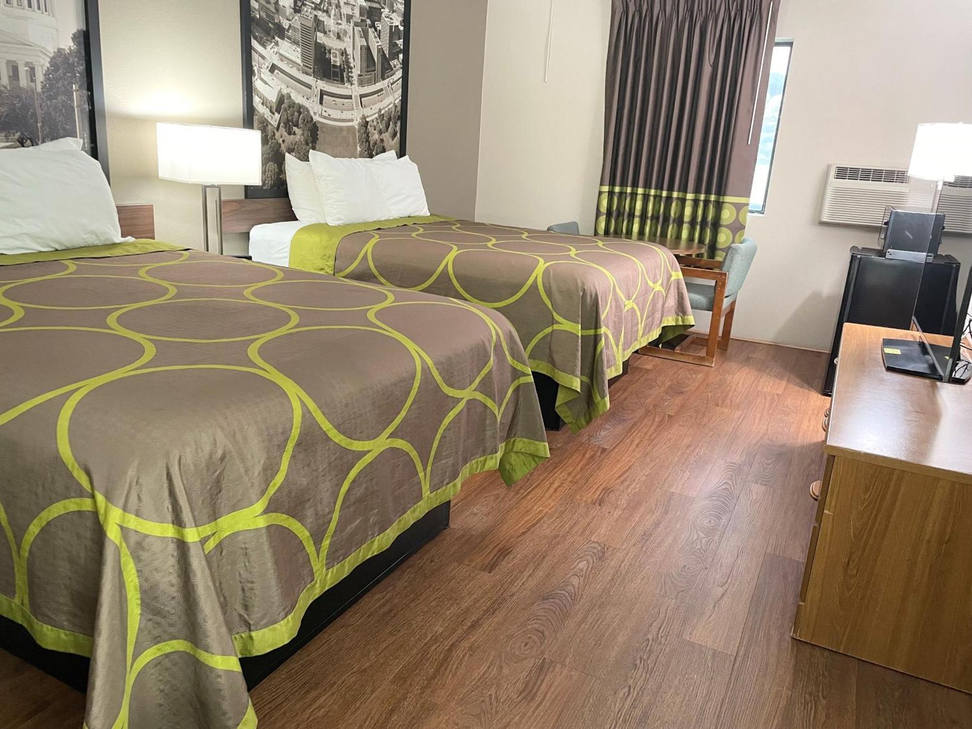 Super 8 By Wyndham Eureka/Six Flags Nearby Ξενοδοχείο Εξωτερικό φωτογραφία