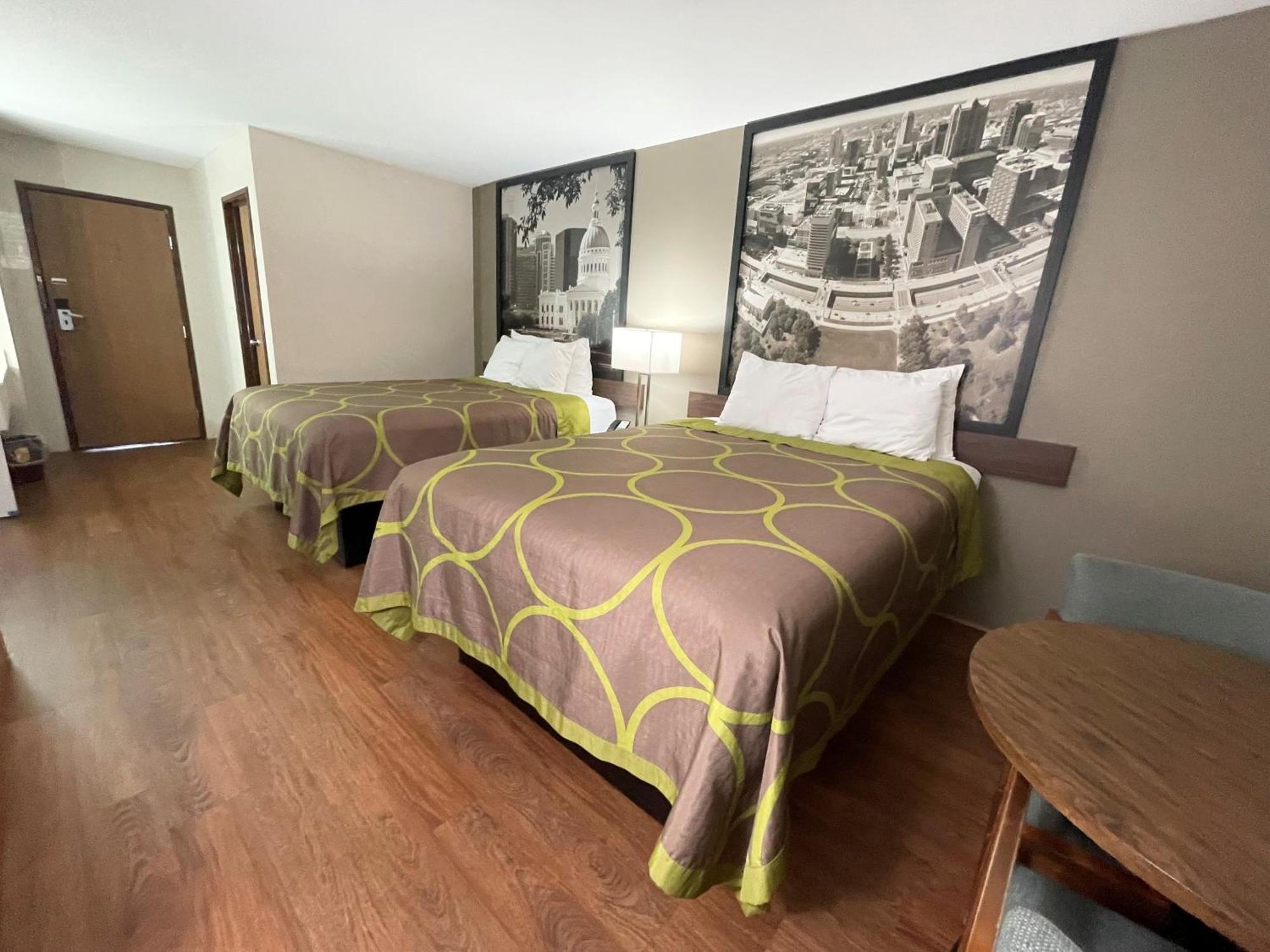 Super 8 By Wyndham Eureka/Six Flags Nearby Ξενοδοχείο Εξωτερικό φωτογραφία