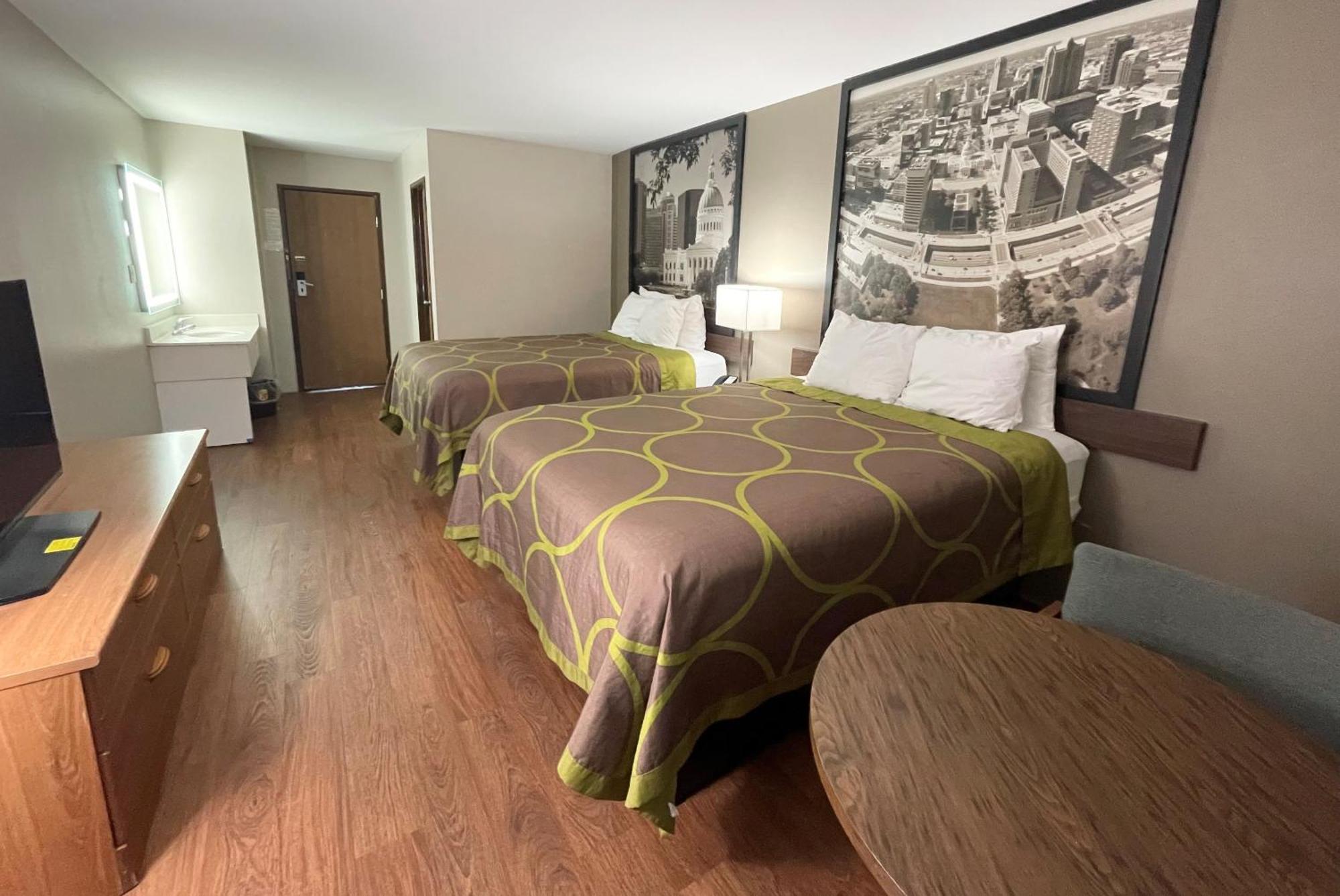 Super 8 By Wyndham Eureka/Six Flags Nearby Ξενοδοχείο Εξωτερικό φωτογραφία