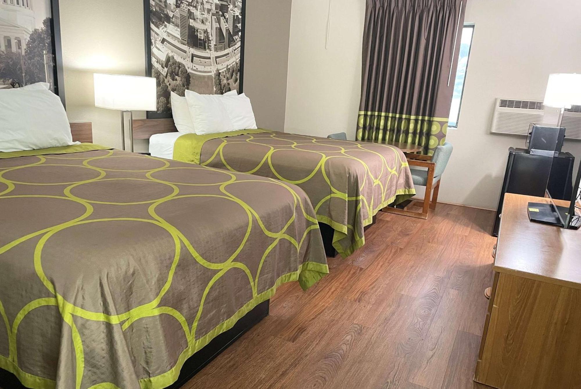 Super 8 By Wyndham Eureka/Six Flags Nearby Ξενοδοχείο Εξωτερικό φωτογραφία