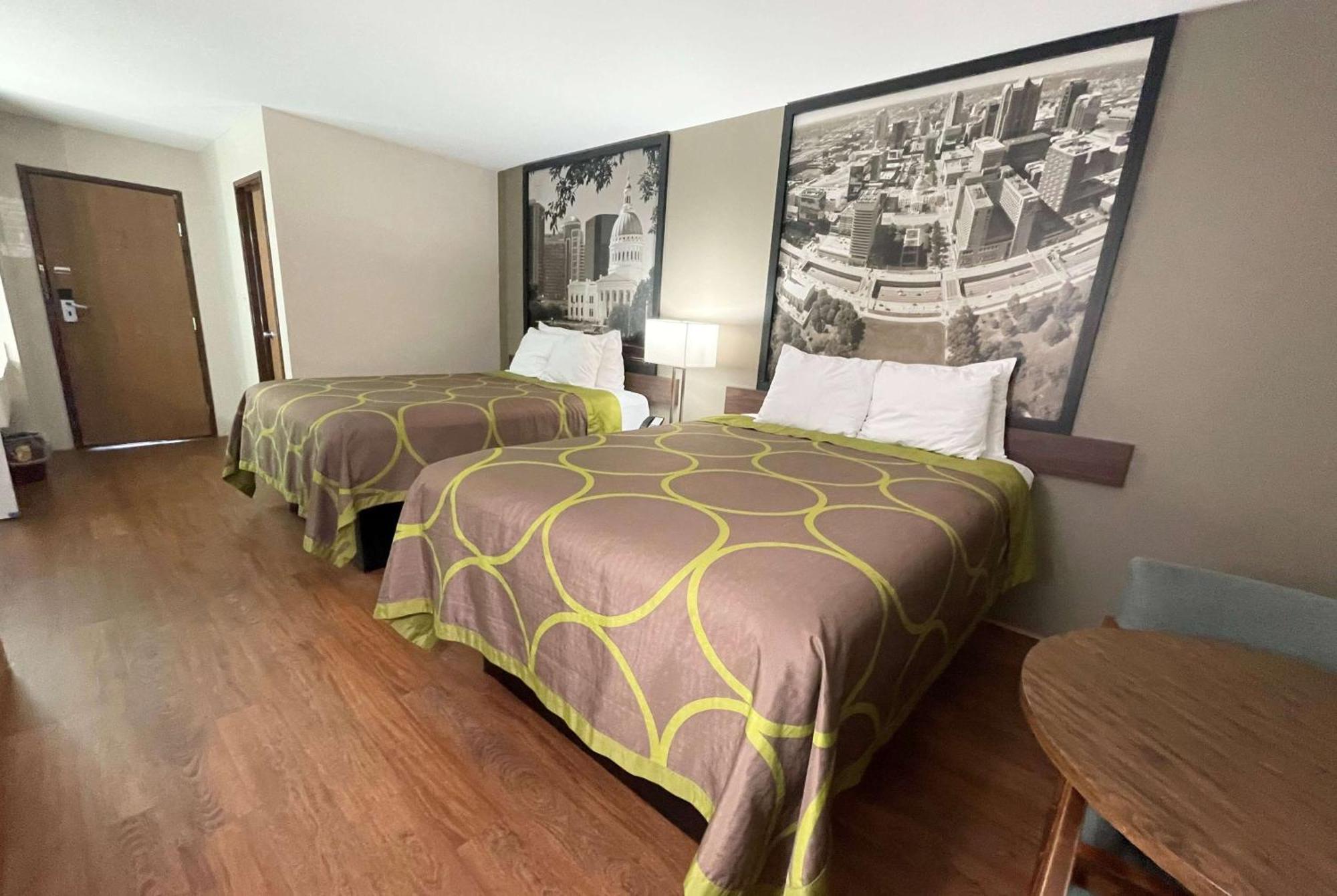 Super 8 By Wyndham Eureka/Six Flags Nearby Ξενοδοχείο Εξωτερικό φωτογραφία