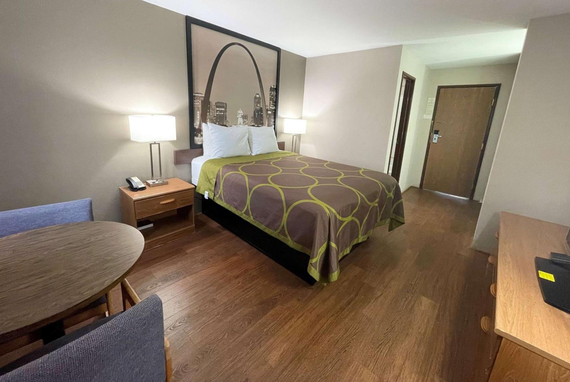 Super 8 By Wyndham Eureka/Six Flags Nearby Ξενοδοχείο Εξωτερικό φωτογραφία